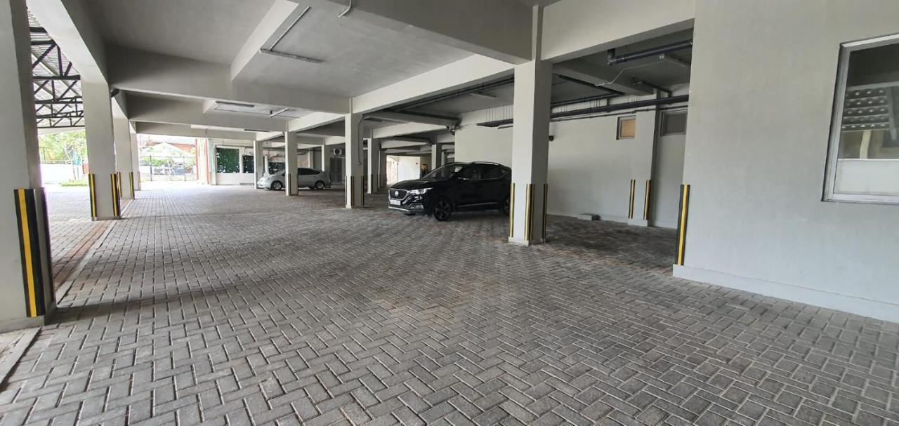 Hasara Oceanfront Apartment *