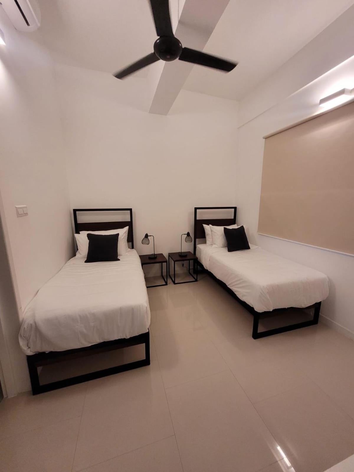 Hasara Oceanfront Apartment *